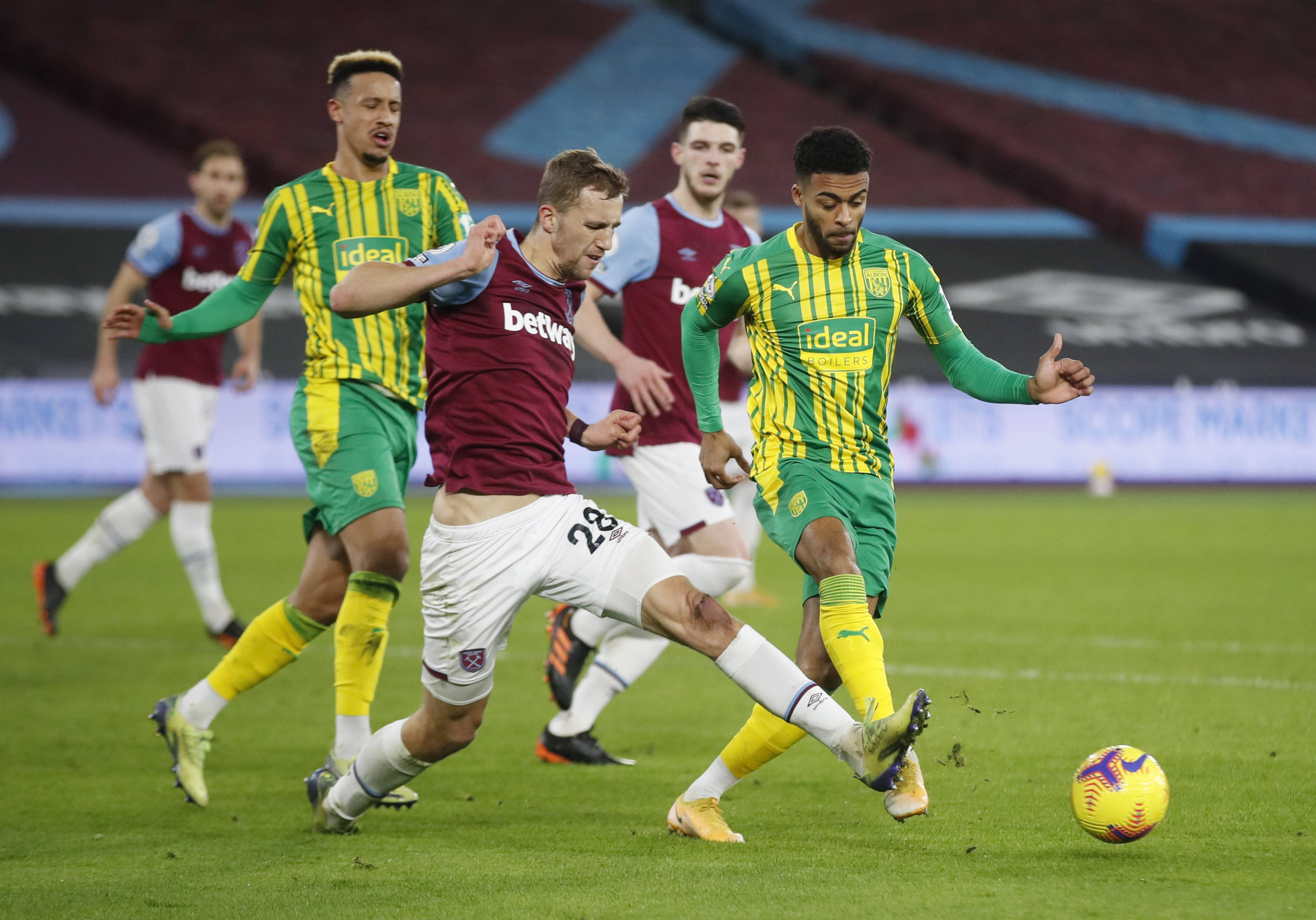 还在防守端 还在防守端