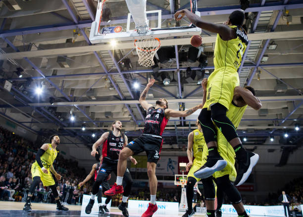 受采访时提 受采访时提